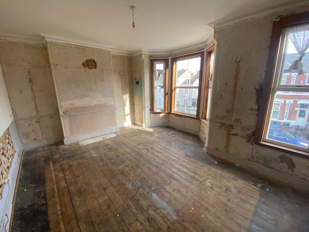 Bedroom 1 T202201311209.jpg