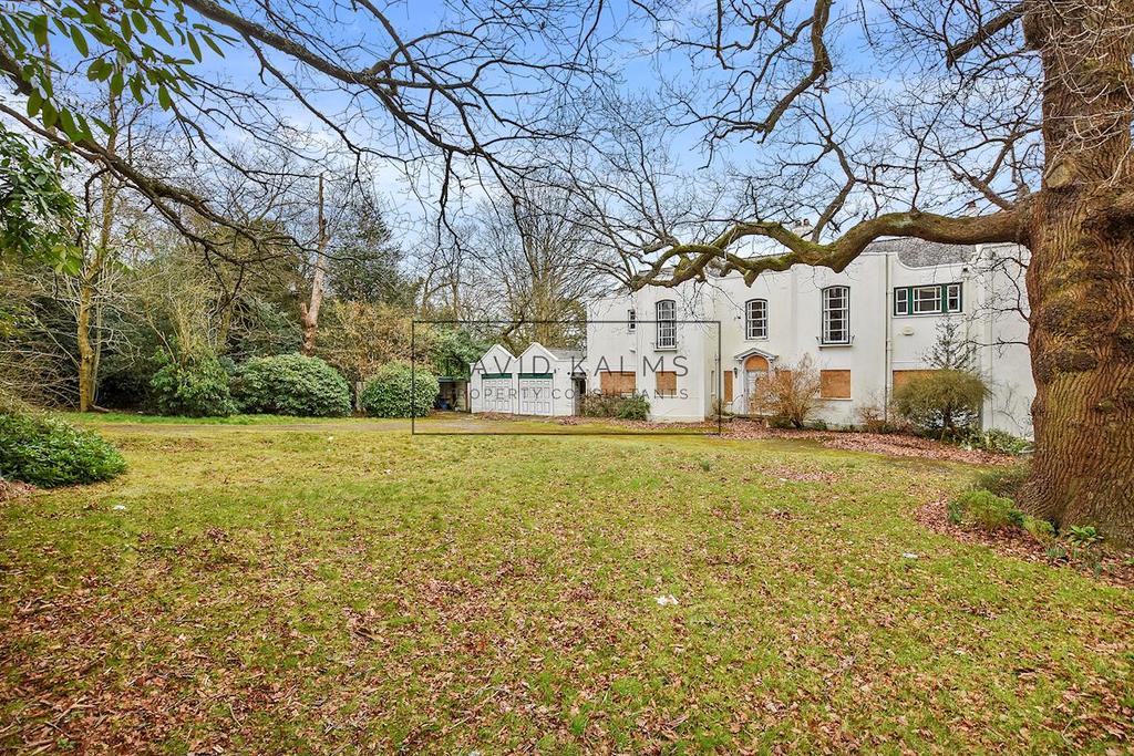 Prowse Avenue, Bushey Heath WD23 5 bed detached house £2,650,000