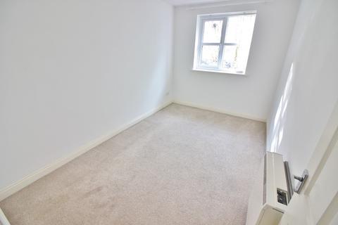 2 bedroom flat to rent, Kings Meadow, Southport, PR8