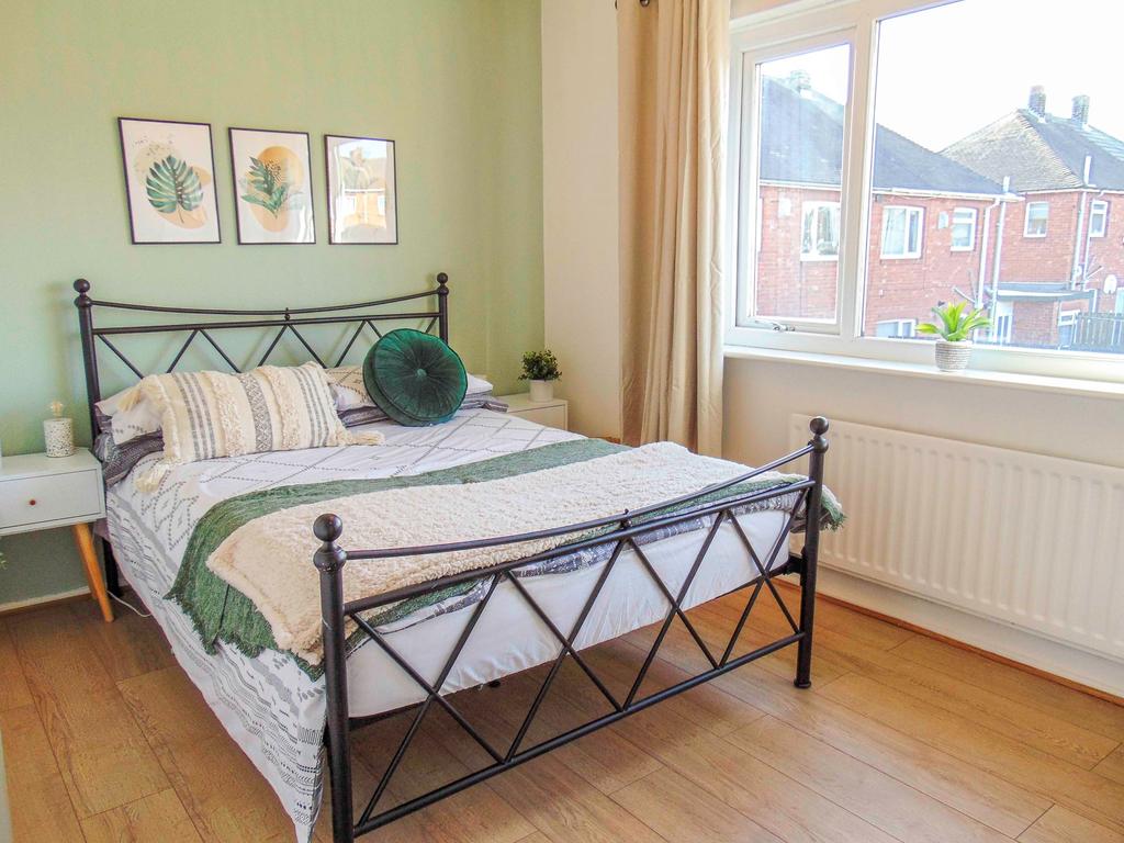 Kelso Gardens, Bedlington, Northumberland, NE22 5HX 3 bed terraced