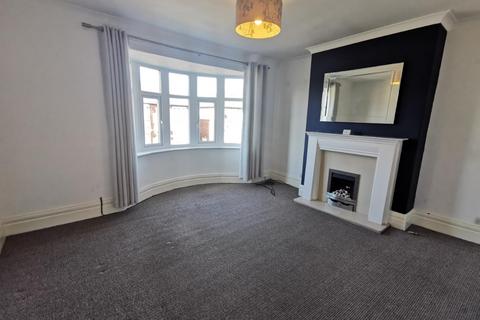 2 bedroom flat to rent, Ferndene Grove, High Heaton, Newcastle upon Tyne, NE7