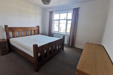 2 bedroom flat to rent, Ferndene Grove, High Heaton, Newcastle upon Tyne, NE7