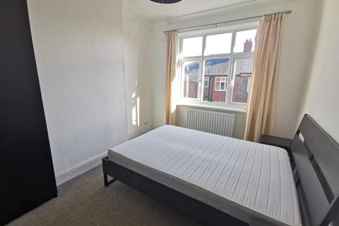 2 bedroom flat to rent, Ferndene Grove, High Heaton, Newcastle upon Tyne, NE7