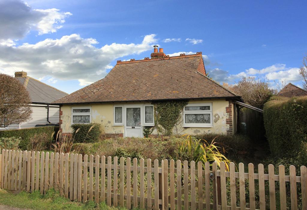 Marine Avenue, Dymchurch, Romney... 2 bed bungalow £280,000