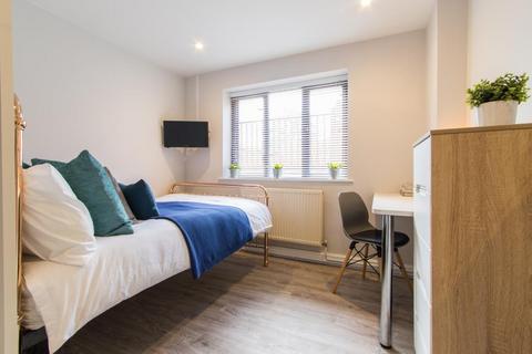 3 bedroom house to rent, Victoria Court Mews, Leeds LS6
