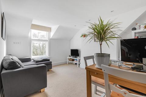 Flat 4, 4 Charlmont Road, London, SW17 9AL