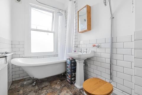 Flat 4, 4 Charlmont Road, London, SW17 9AL