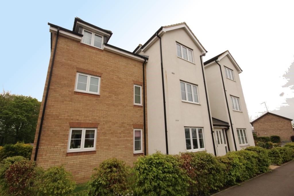 Gregory Gardens, Booth Lane North, Northampton, NN3 2 bed flat £725