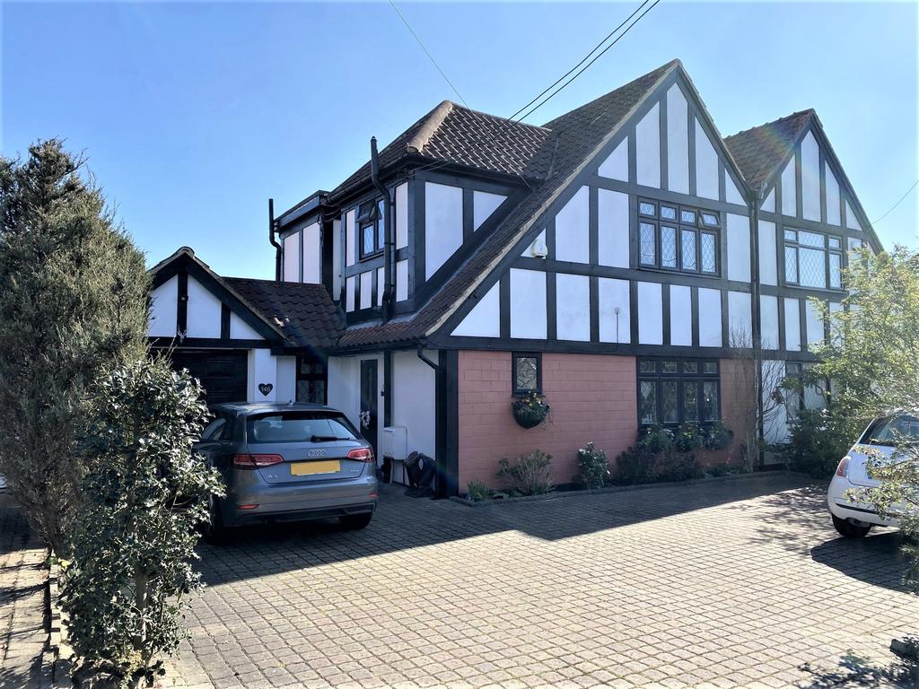 Front Lane, Upminster RM14 4 bed semidetached house £760,000