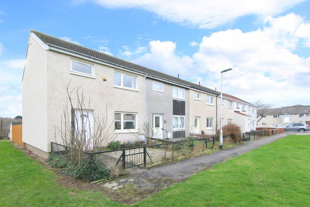 27 Assynt Bank, Penicuik, Midlothian... 3 bed end of terrace house £