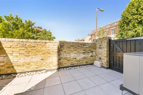 61 Devonshire Drive, London, SE10 8JZ