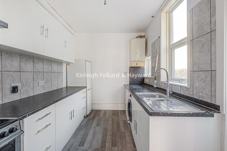 Graham Avenue Mitcham CR4 3 bed house £2,200 pcm (£508 pw)