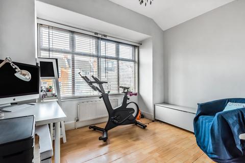 40b Royston Road, London, SE20 7QN