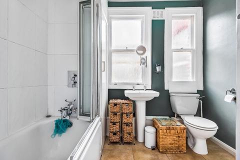 40b Royston Road, London, SE20 7QN