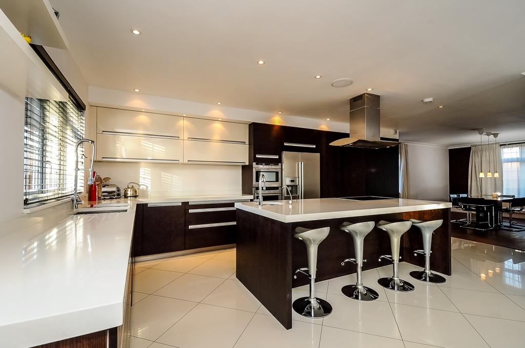 Mulgrave Road Ealing W5 6 bed house £5,495 pcm (£1,268 pw)