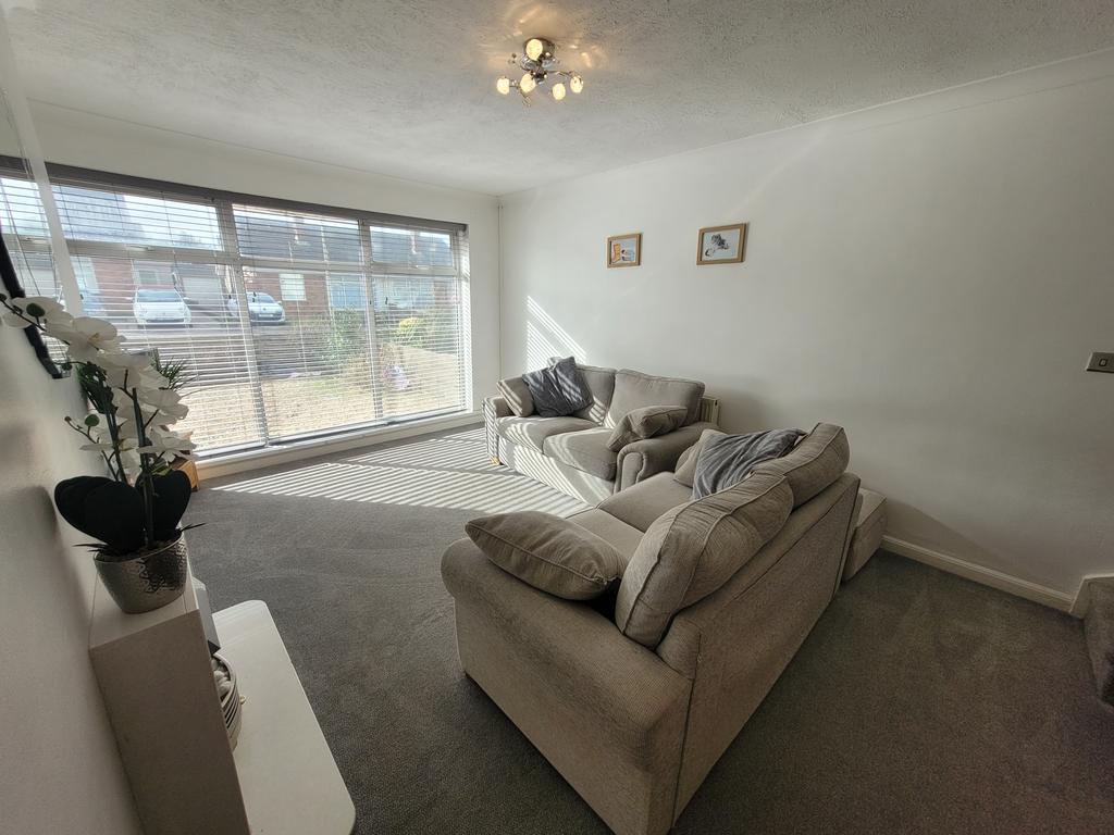 GLYNSTELL ROAD, NOTTAGE, PORTHCAWL, CF36 3NN 4 bed semidetached