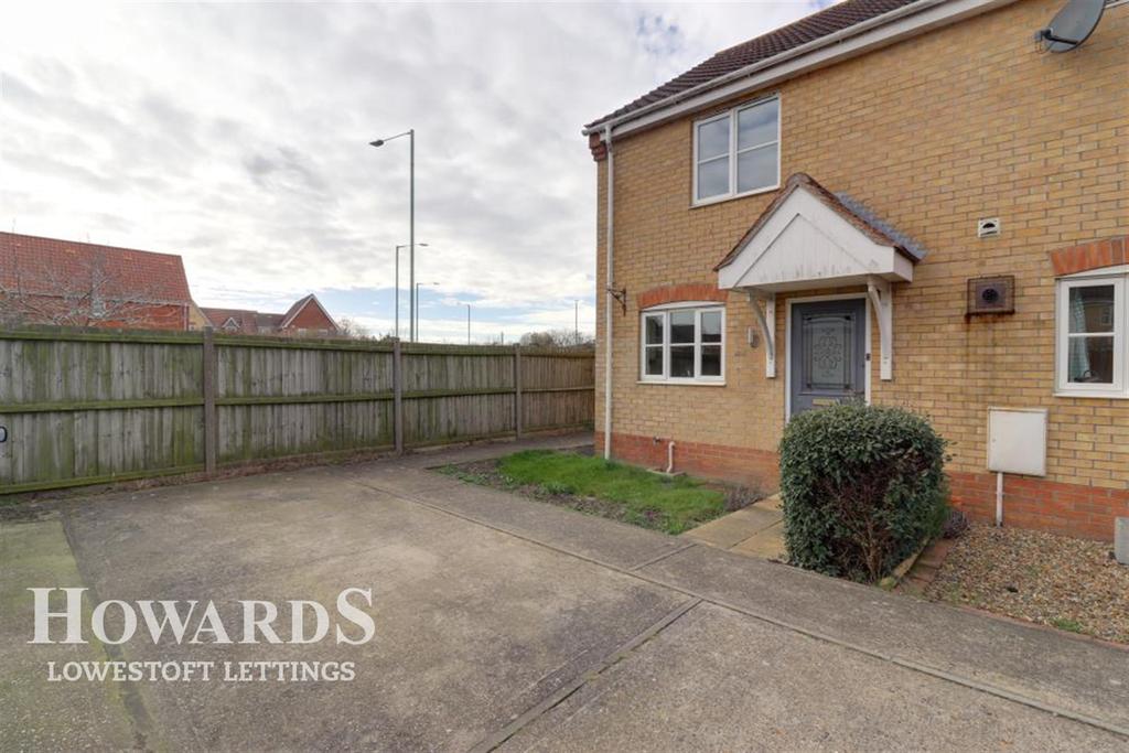 Keel Close, Carlton Colville 2 bed semidetached house £800 pcm (£185 pw)
