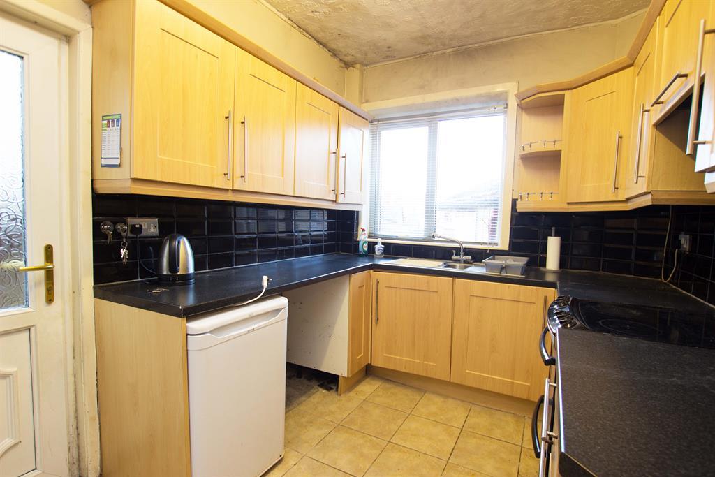 Dove Lane, Darwen, BB3 1EA 2 bed terraced house £80,000