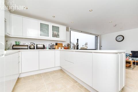 3 bedroom end of terrace house to rent, Clermont Road, Brighton, BN1