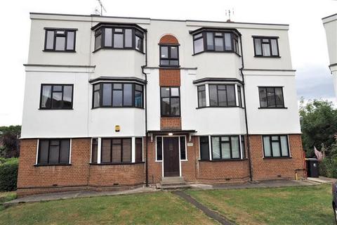 2 bedroom apartment to rent, York Crescent, Loughton, IG10