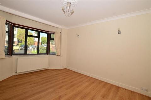 2 bedroom apartment to rent, York Crescent, Loughton, IG10