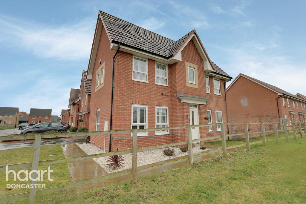 Whitmoore Drive, Auckley, Doncaster 3 bed detached house £265,000