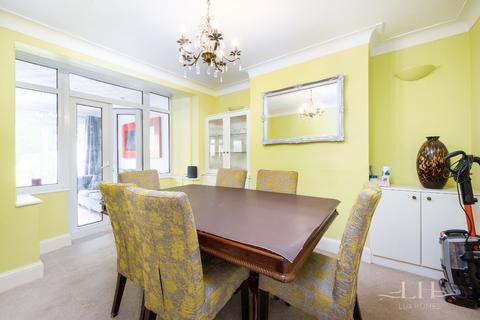 129 Carlton Road, Gidea Park, Romford, RM2 5AU