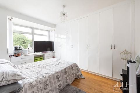 129 Carlton Road, Gidea Park, Romford, RM2 5AU