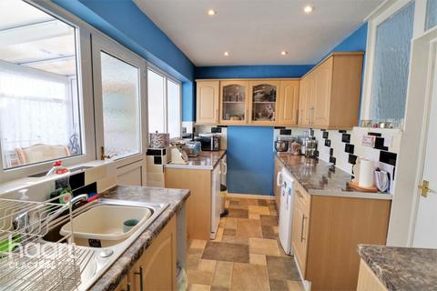 62a Broadway, Jaywick, Clacton-on-sea, CO15 2HF