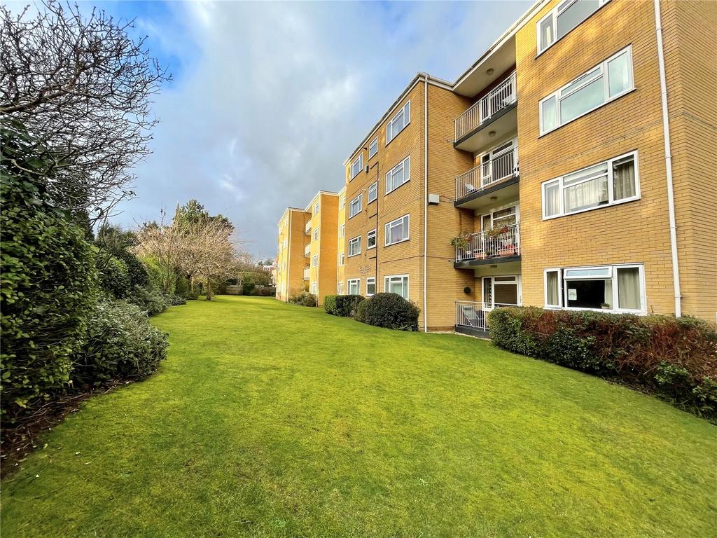 30 Surrey Road, Bournemouth, Dorset, BH4 3 bed apartment £1,400 pcm (£323 pw)