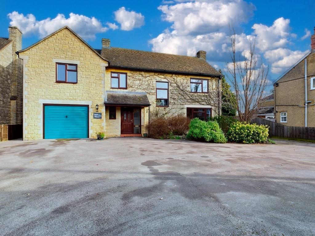 Halse Road, Brackley 5 bed detached house £695,950