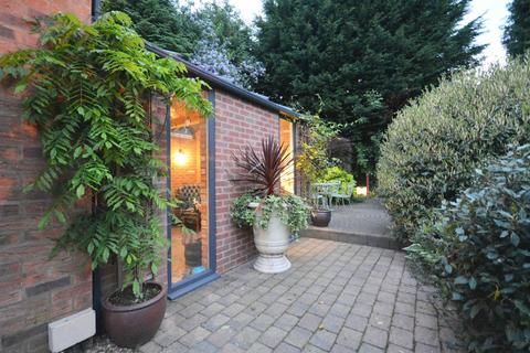 Pear Tree Cottage Penn Lane, Portway, Birmingham, B48 7HU