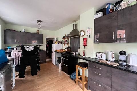 4 bedroom terraced house to rent, Harrow Road, Westcotes, Leicester