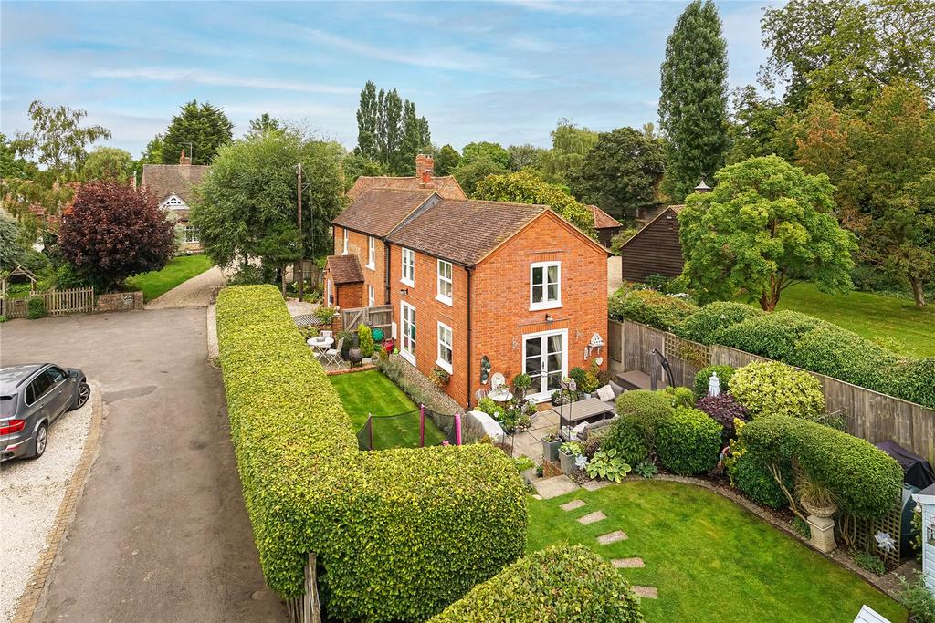 Manor Road, Towersey, Thame, OX9 3 bed detached house £775,000