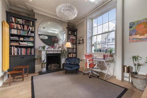 14 Lloyd Square, London, WC1X 9AJ