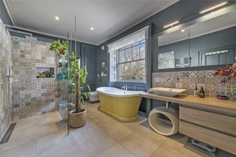14 Lloyd Square, London, WC1X 9AJ