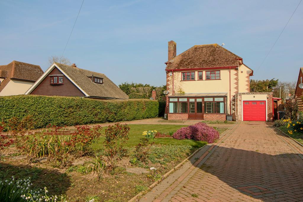 Low Road, Dovercourt, Harwich, CO12 3TR 4 bed detached house £400,000
