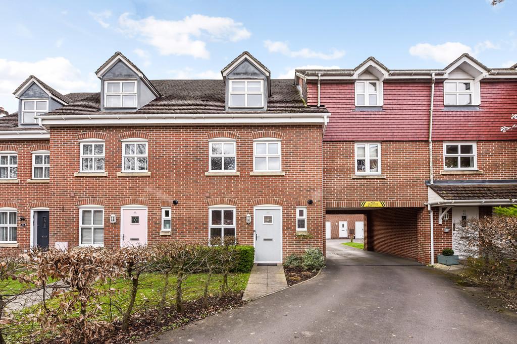 Lapwing Way, Four Marks, Hampshire 3 bed townhouse £385,000