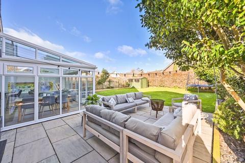 14 Castle Avenue, Hythe, CT21 5HD
