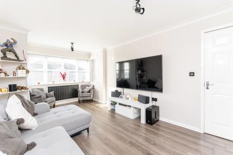 16 Sir Robert Mews, Slough, SL3 8ND