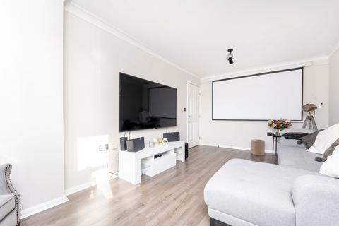 16 Sir Robert Mews, Slough, SL3 8ND