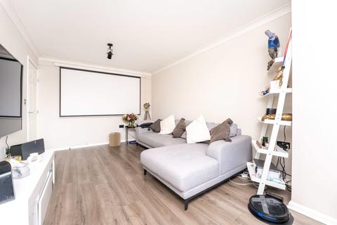 16 Sir Robert Mews, Slough, SL3 8ND