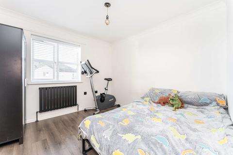 16 Sir Robert Mews, Slough, SL3 8ND