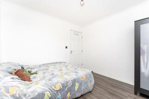 16 Sir Robert Mews, Slough, SL3 8ND