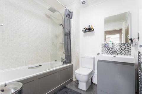 16 Sir Robert Mews, Slough, SL3 8ND