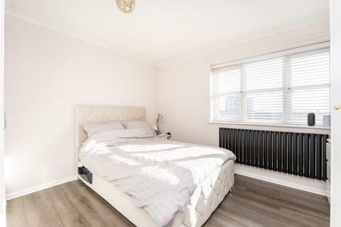16 Sir Robert Mews, Slough, SL3 8ND