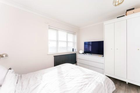 16 Sir Robert Mews, Slough, SL3 8ND