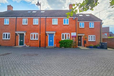 3 bedroom terraced house for sale - Nicolls Close, Ampthill, Bedfordshire, MK45