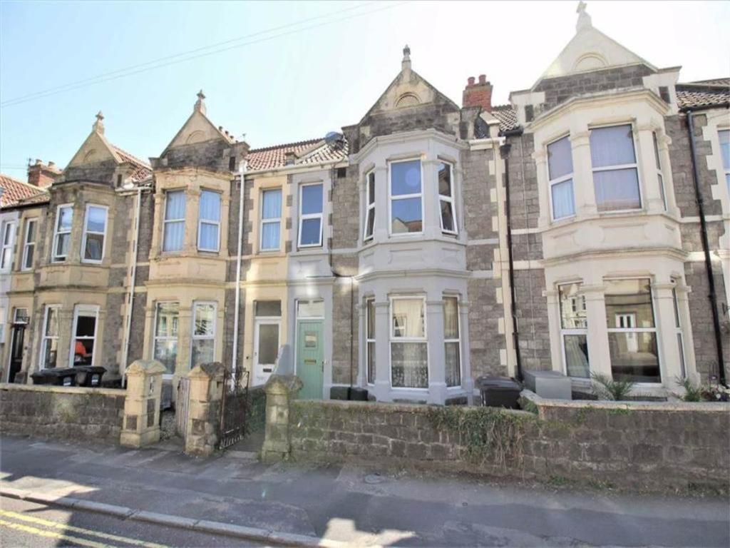 Brighton Road, WestonsuperMare, North Somerset 2 bed flat £750 pcm (£173 pw)