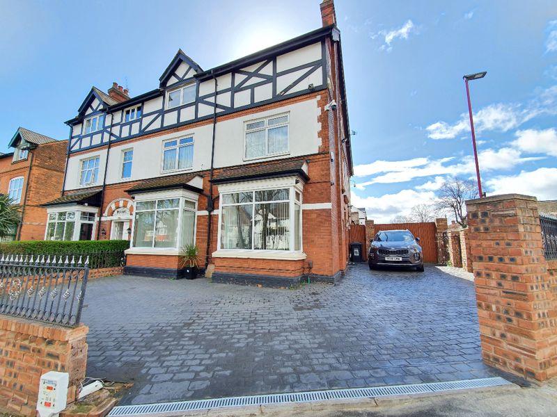 Wheelwright Road, Erdington, Birmingham, B24 8PJ 6 bed semidetached
